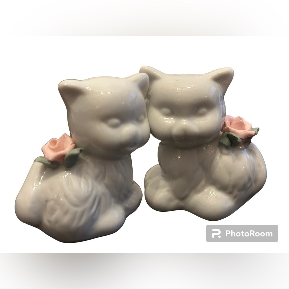 Vintage White Cats Salt and Pepper Shakers